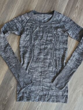 lululemon athletica Heathered Gray Long Sleeve Seam-Detail Top